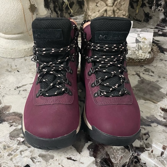 NWOB Columbia Women's Newton Ridge Plus in Marionberry Black Size 6.5 - Picture 4 of 11